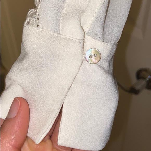 Lace - Picture 3 of 3